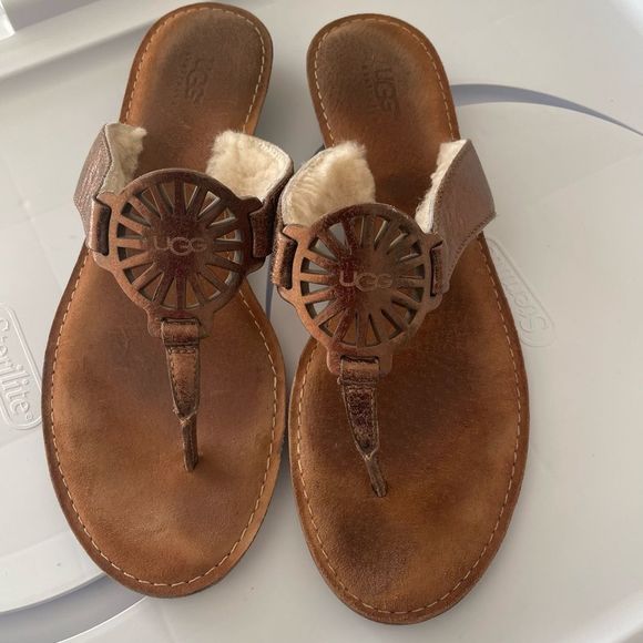 UGG women’s brown warm Sandals Size 7 - Picture 1 of 4